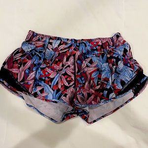 LULULEMON ATHLETICA HOTTY HOT SHORTS